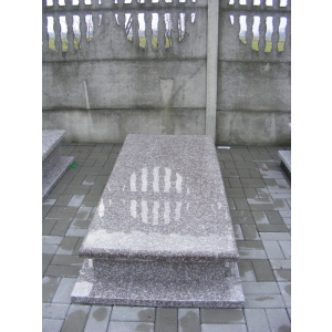 Nr G15-K90<br />Nagrobek Brąz królewski<br />Wzór: sarkofag<br />Wymiar: 190x90x15-22 cm.
