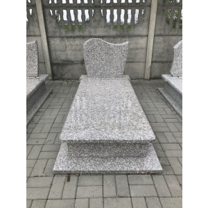 Nr G09-K90<br />Nagrobek Brąz królewski<br />Wzór: faza<br />Wymiar: 190x90x20 cm.
